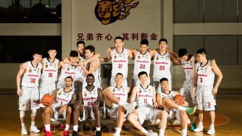 新周期蓄势待发，广东宏远队官方写真定格新赛季野心