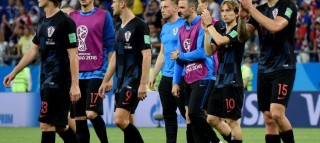 🇭🇷炼狱百日：巴西补时连捅三刀暴击克罗地亚，40岁魔笛落寞凝视全场