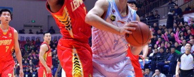 周琦霸王举鼎定乾坤，新疆飞虎复仇深圳豪取六连胜