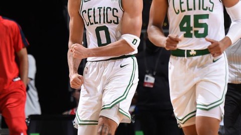 斯洛特兑现“周五复仇”诺言，利物浦2-0富勒姆止连败