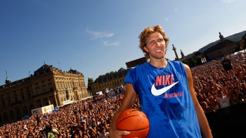 诺天王衣锦还乡十五周年：回望德国战车那一夜的维尔茨堡盛况