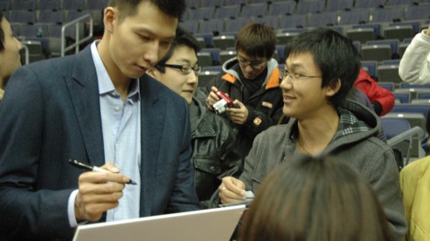 易建联奇才赛后暖心互动全记录