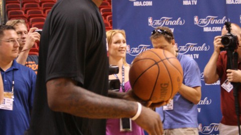 时隔十五年再回首2011年总决赛：那年詹姆斯为何失常，诺维茨基凭什么封神